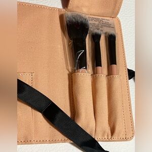 Gucci beauty travel brush set new in plastic